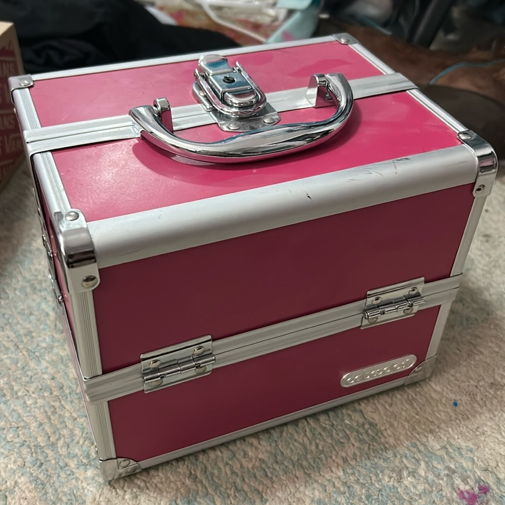 Caboodles brand pink makeup case